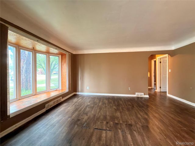 8255 W Parkway Street, Detroit, MI 48239