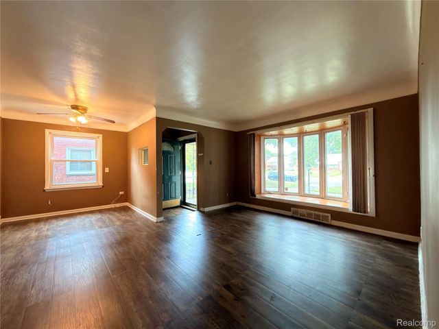 8255 W Parkway Street, Detroit, MI 48239