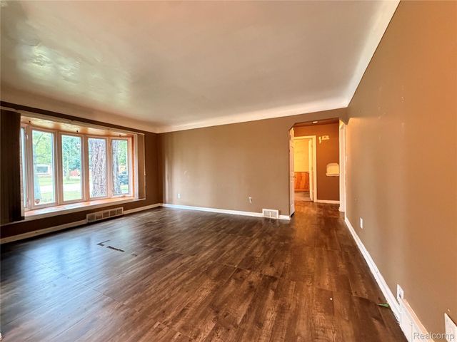8255 W Parkway Street, Detroit, MI 48239