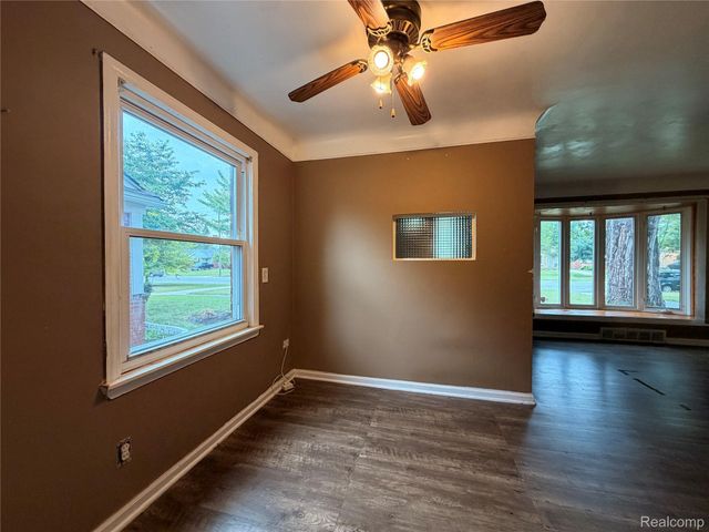 8255 W Parkway Street, Detroit, MI 48239