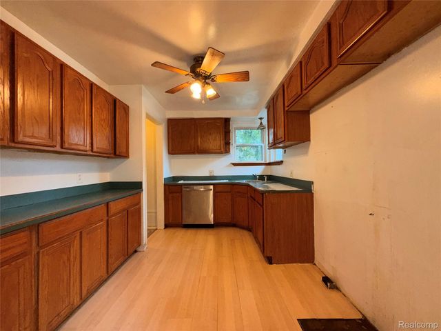 8255 W Parkway Street, Detroit, MI 48239