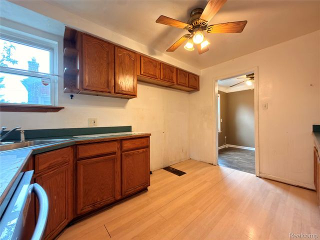 8255 W Parkway Street, Detroit, MI 48239