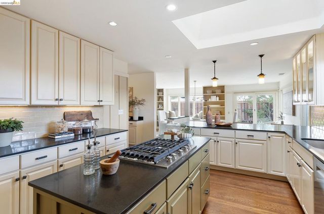 22 Kensington Ct, Kensington, CA 94707