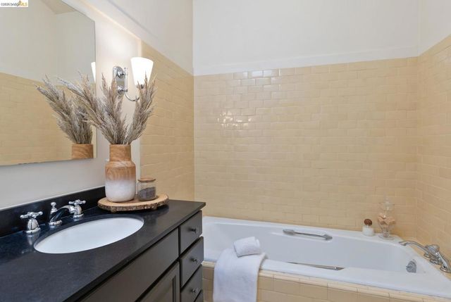 22 Kensington Ct, Kensington, CA 94707