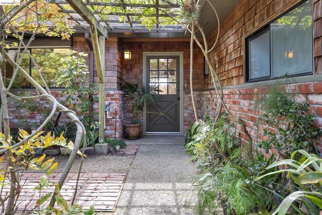 22 Kensington Ct, Kensington, CA 94707
