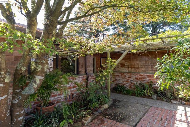 22 Kensington Ct, Kensington, CA 94707