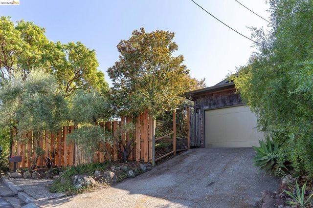 22 Kensington Ct, Kensington, CA 94707