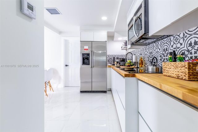 2242 NW 64th St, Miami, FL 33147