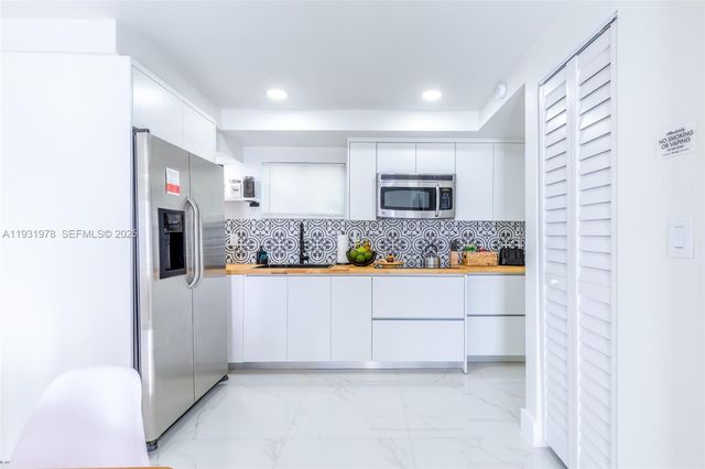 2242 NW 64th St, Miami, FL 33147