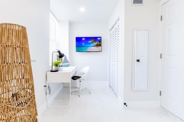 2242 NW 64th St, Miami, FL 33147