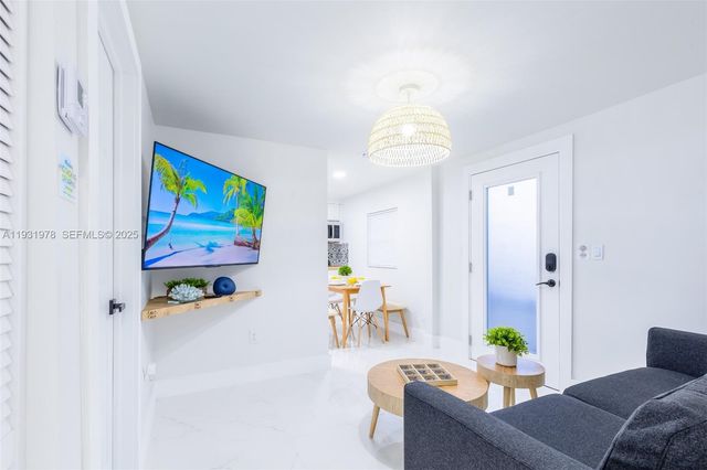 2242 NW 64th St, Miami, FL 33147