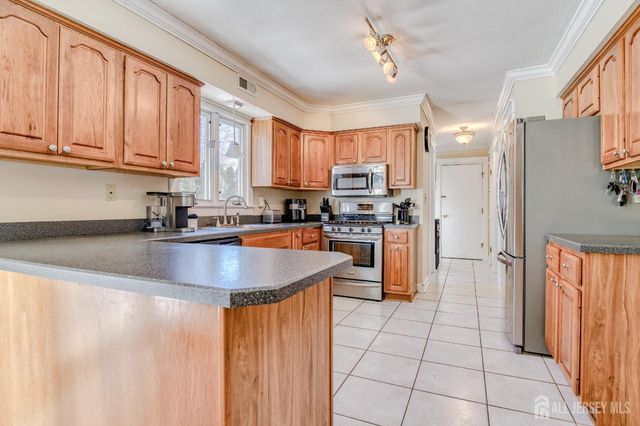 11 Shady Glen Drive, North Brunswick, NJ 08902