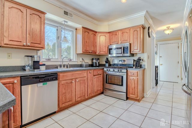 11 Shady Glen Drive, North Brunswick, NJ 08902