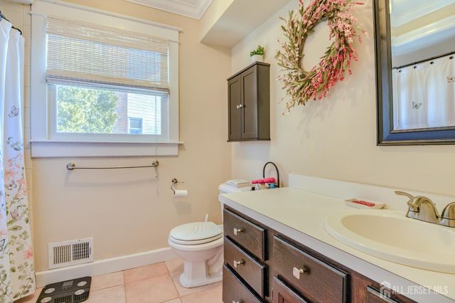 11 Shady Glen Drive, North Brunswick, NJ 08902