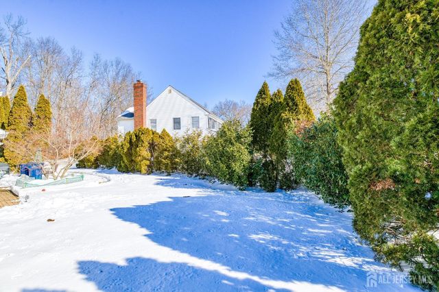 11 Shady Glen Drive, North Brunswick, NJ 08902