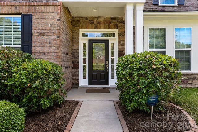 2412 Hamlet Court, Matthews, NC 28105