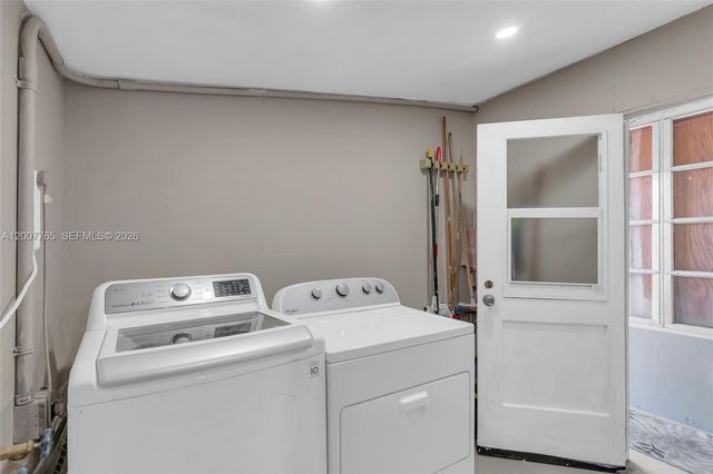 921 N 31st Ct, Hollywood, FL 33021