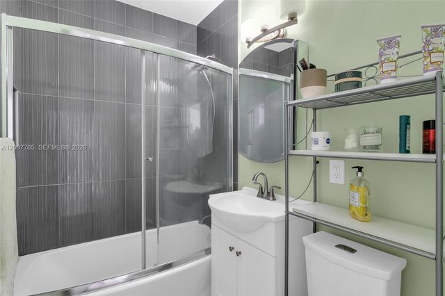 921 N 31st Ct, Hollywood, FL 33021