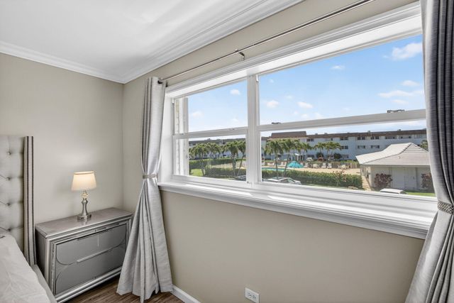 111 Shore Court 205, North Palm Beach, FL 33408