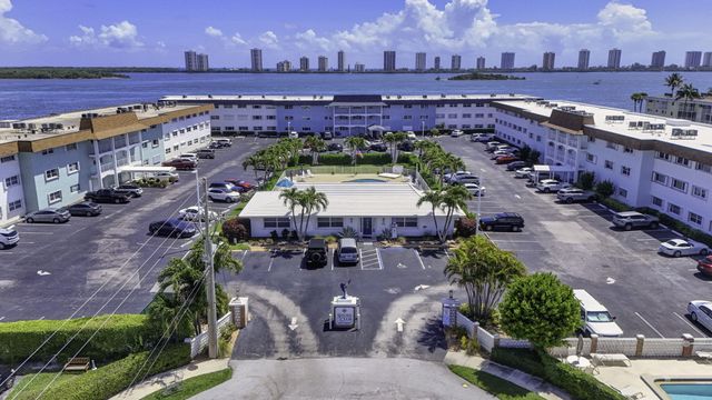 111 Shore Court 205, North Palm Beach, FL 33408