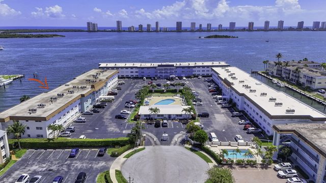 111 Shore Court 205, North Palm Beach, FL 33408