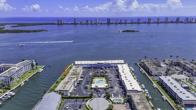 111 Shore Court 205, North Palm Beach, FL 33408