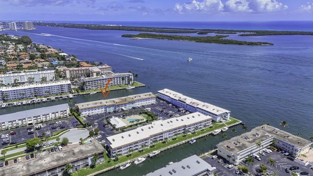 111 Shore Court 205, North Palm Beach, FL 33408