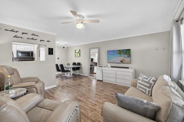 111 Shore Court 205, North Palm Beach, FL 33408