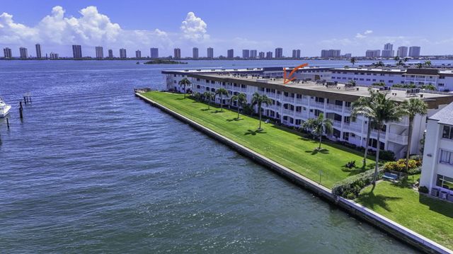 111 Shore Court 205, North Palm Beach, FL 33408