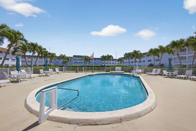 111 Shore Court 205, North Palm Beach, FL 33408