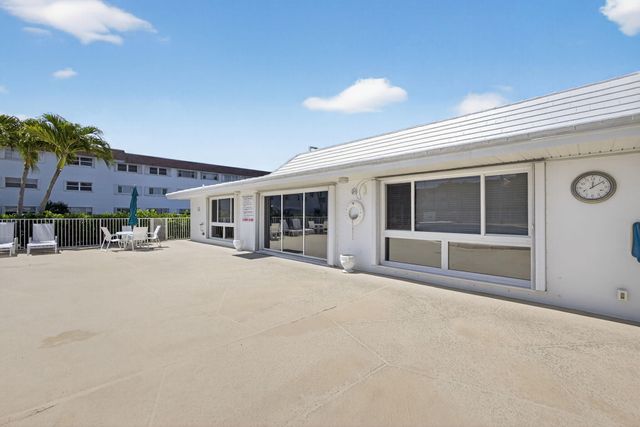 111 Shore Court 205, North Palm Beach, FL 33408