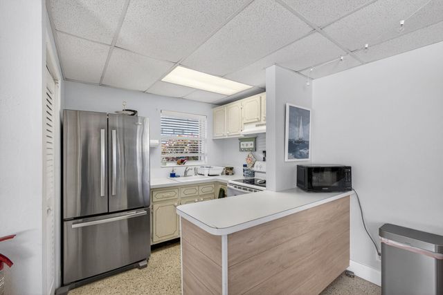 111 Shore Court 205, North Palm Beach, FL 33408