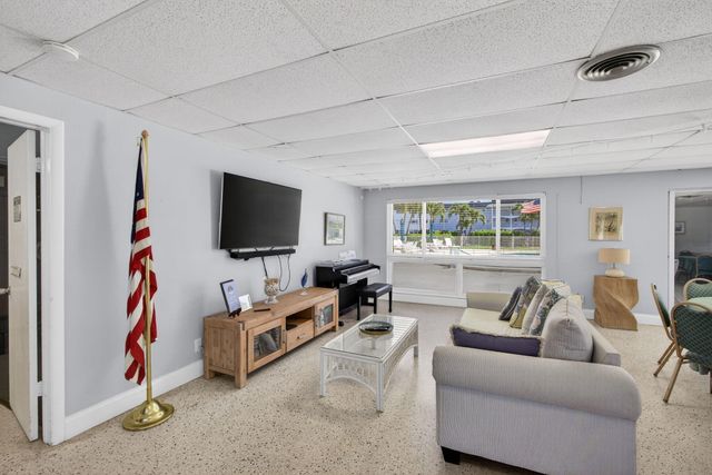 111 Shore Court 205, North Palm Beach, FL 33408