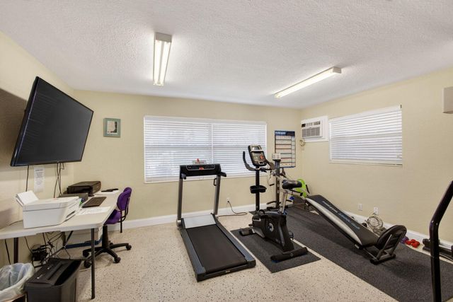 111 Shore Court 205, North Palm Beach, FL 33408