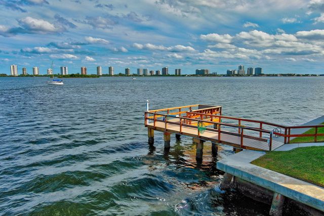 111 Shore Court 205, North Palm Beach, FL 33408