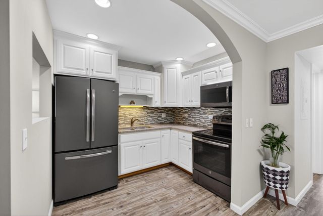 111 Shore Court 205, North Palm Beach, FL 33408