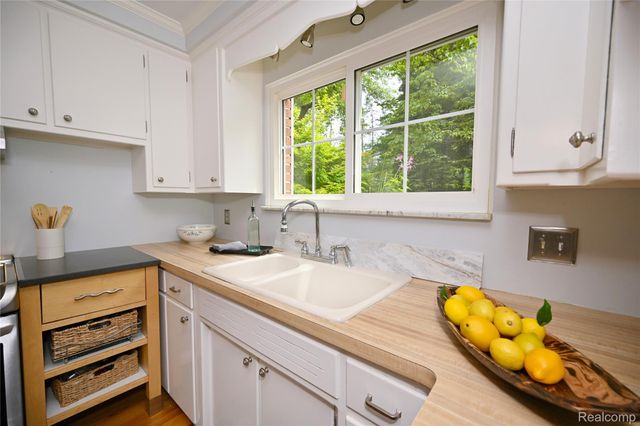 286 Abbey Street, Birmingham, MI 48009