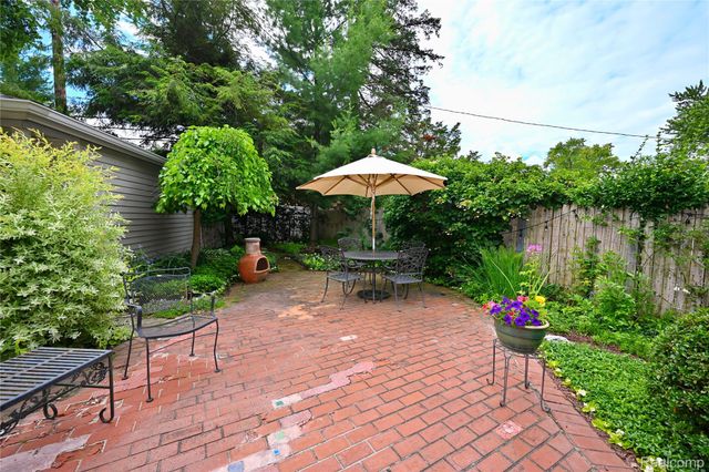 286 Abbey Street, Birmingham, MI 48009