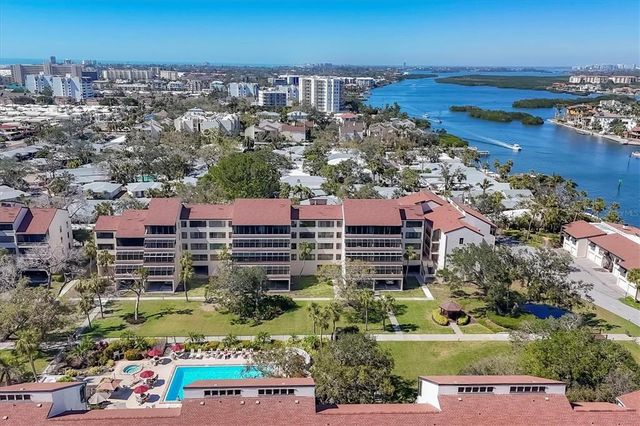 6285 MIDNIGHT PASS ROAD 201, Sarasota, FL 34242