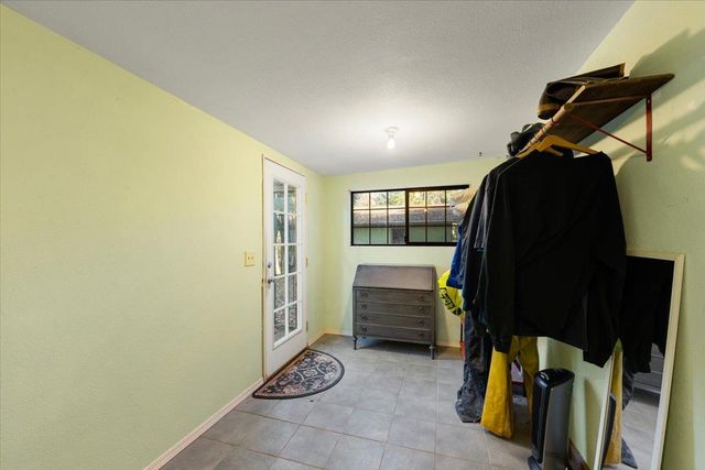 870 Swanson Ln, Colfax, CA 95713