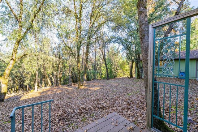 870 Swanson Ln, Colfax, CA 95713