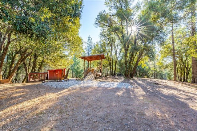 870 Swanson Ln, Colfax, CA 95713
