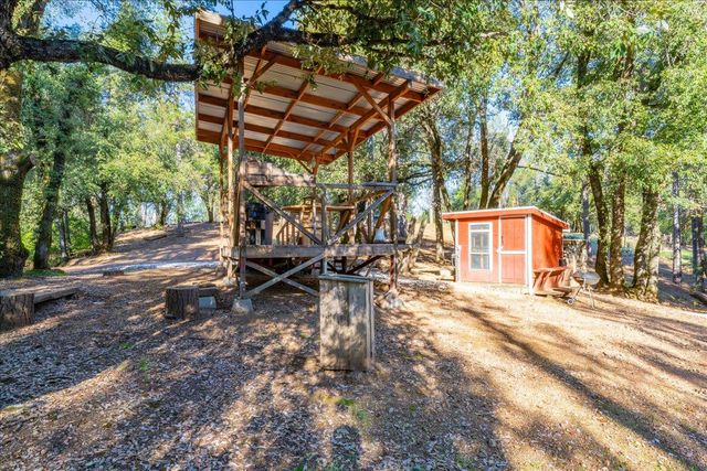 870 Swanson Ln, Colfax, CA 95713