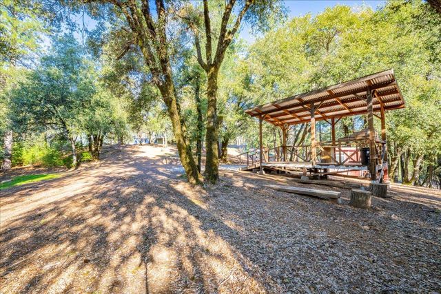 870 Swanson Ln, Colfax, CA 95713