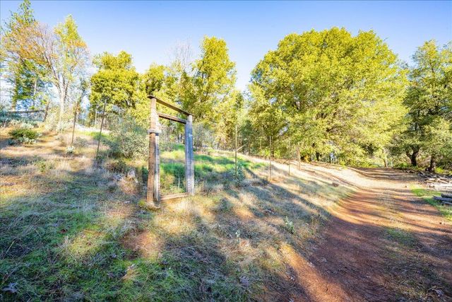 870 Swanson Ln, Colfax, CA 95713