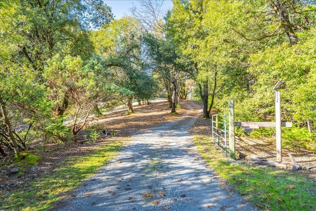 870 Swanson Ln, Colfax, CA 95713