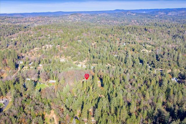 870 Swanson Ln, Colfax, CA 95713