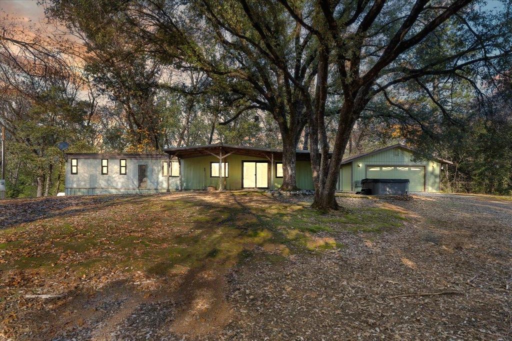 870 Swanson Ln, Colfax, CA 95713