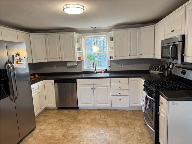 516 Church Avenue, Warwick, RI 02889