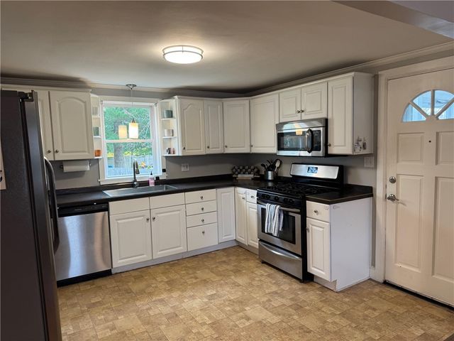 516 Church Avenue, Warwick, RI 02889